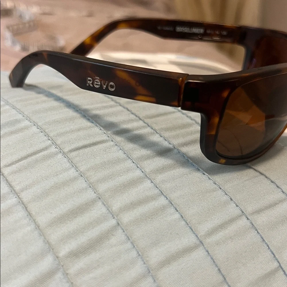 Revo “frames” - Picture 3 of 9